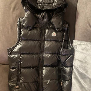 Moncler väst storlek M - Svart Moncler väst