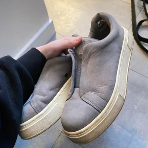 Eytys - eytys i ganska använt skick så är flexibel med priser ❤️