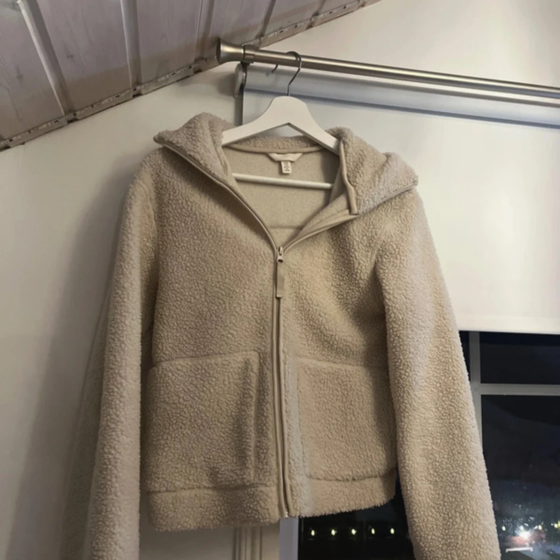 Beige teddyjacka med huva från H&M