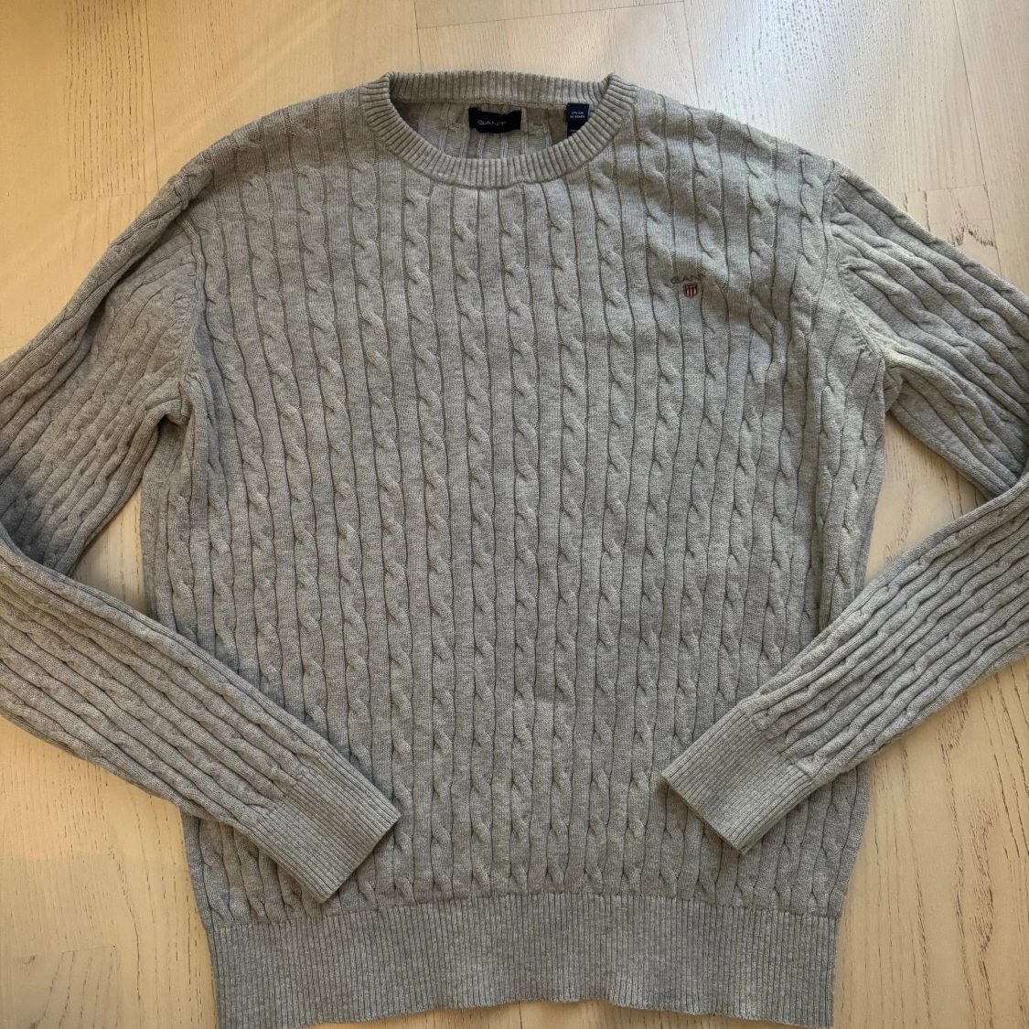 Grå stickad tröja från GANT - 2