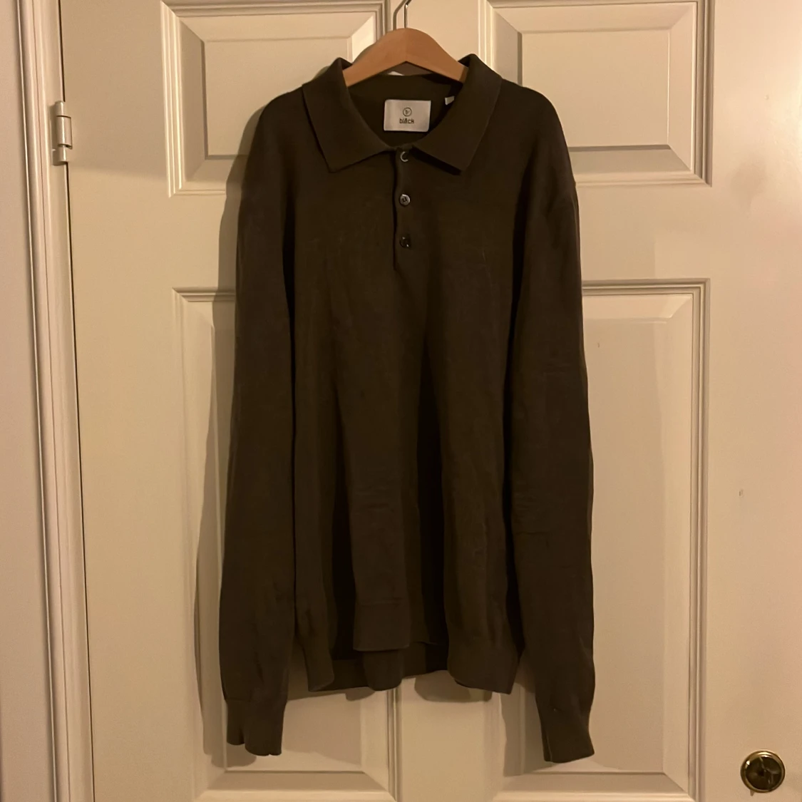 Brun stickad pikétröja från Bläck