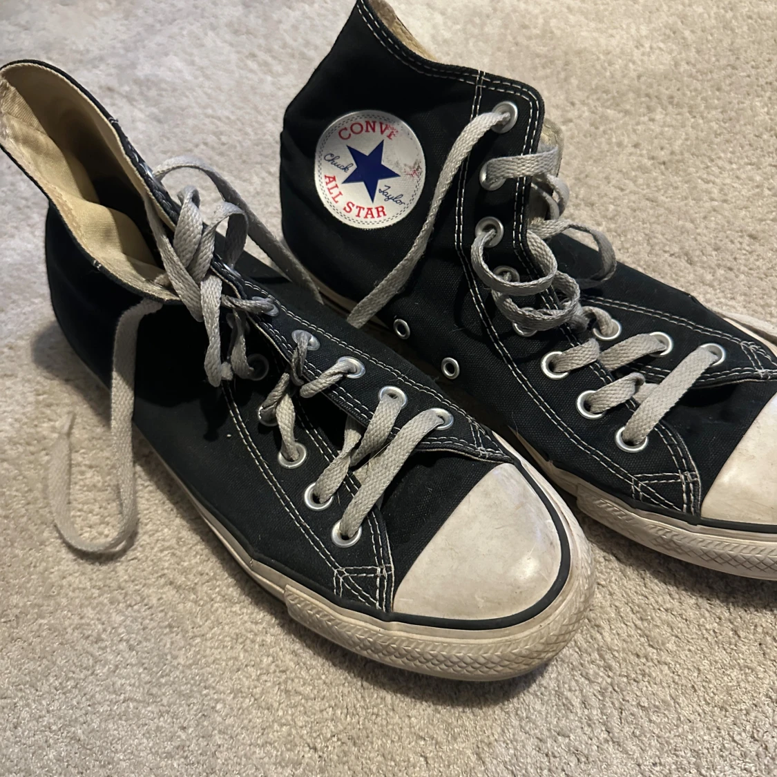 Svarta Converse All Star sneakers