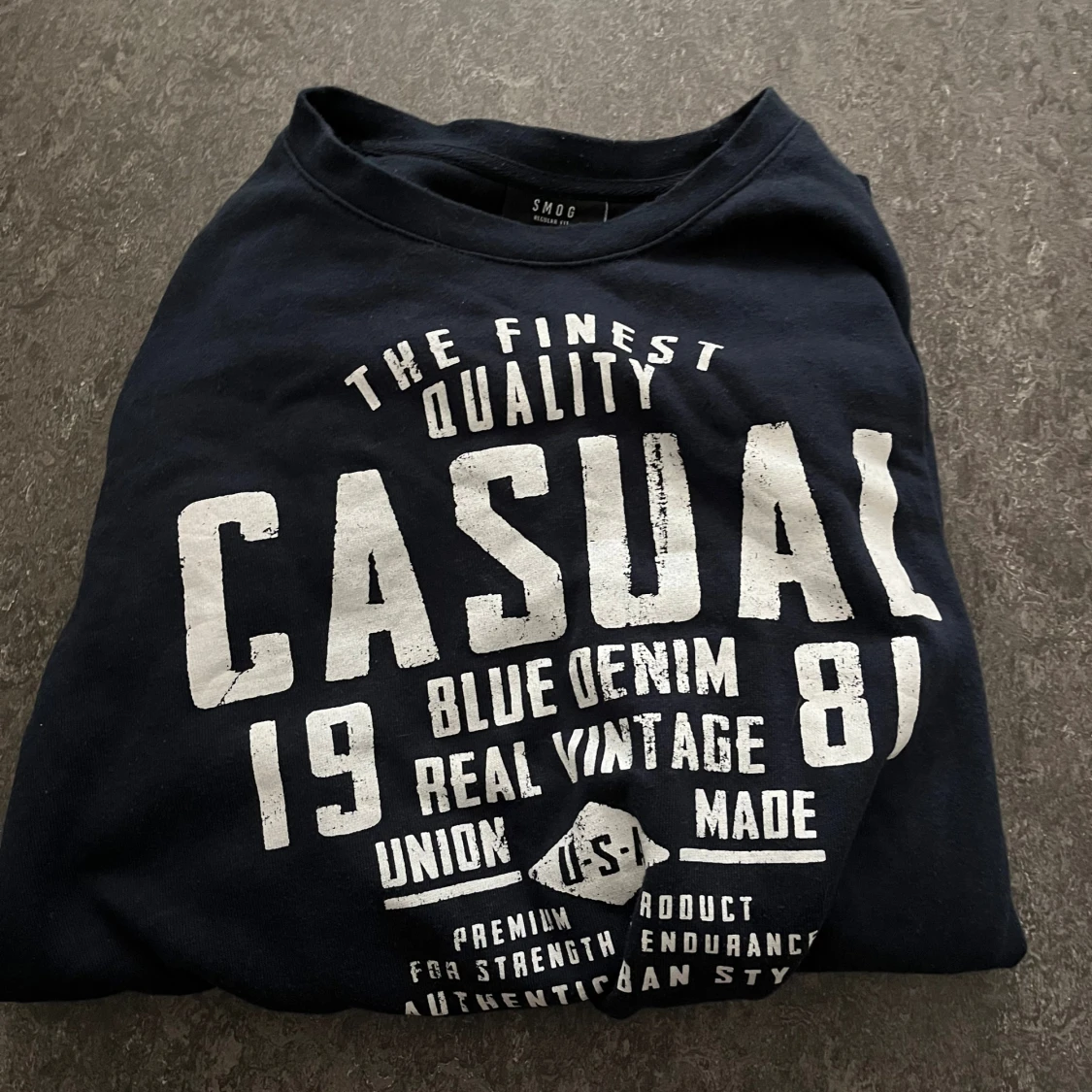 Mörkblå sweatshirt från Smog