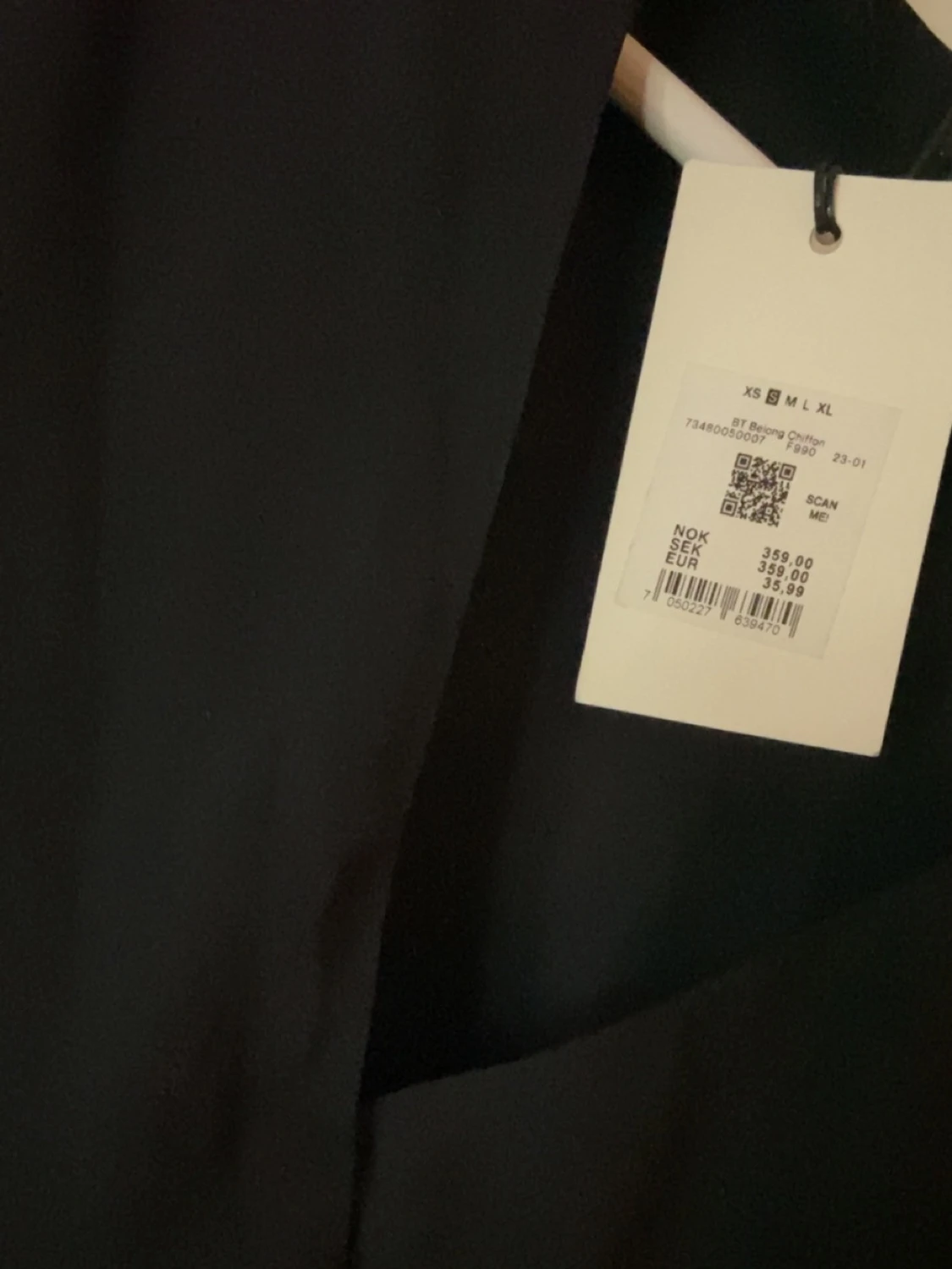 Svart V-ringad blus  - 1