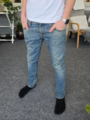 Nudie jeans - Snygga Nudie jeans i storlek W31/L32. Står egentligen 30/32, men känns större i midjan. Skriv om du har några frågor! 😄