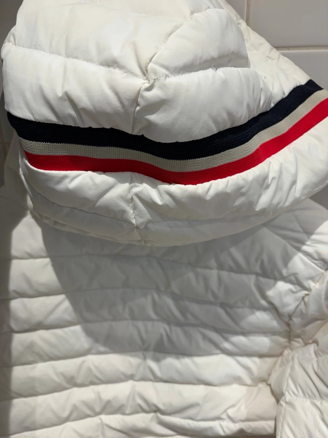 Vit Moncler pufferjacka med huva - 1