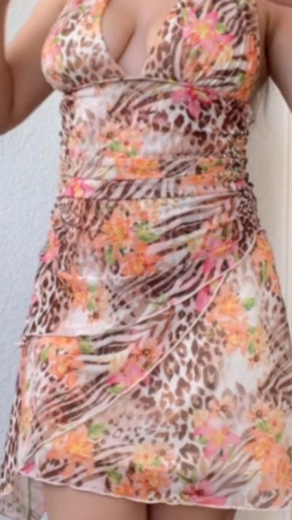 Leopardmönstrad kortklänning med blommor