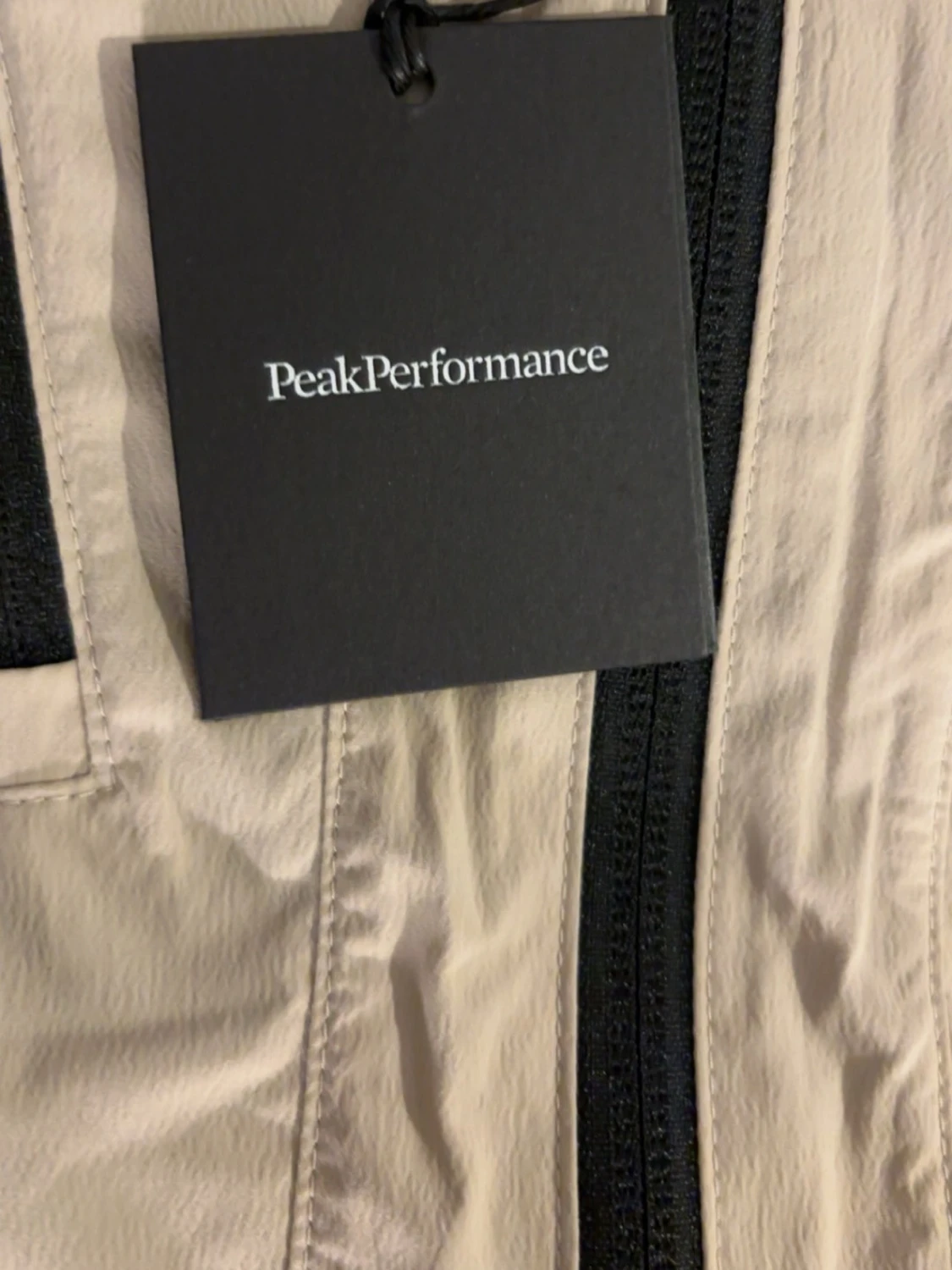 Peak Performance beige och svart väst - 4