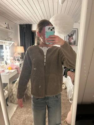 Teddy jacka - helt oanvänd i storlek xs❣️