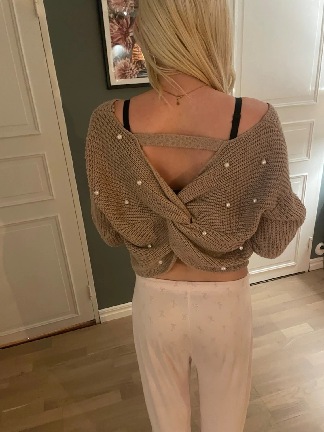  Beige  stickad tröja med halv öppen rygg - 1