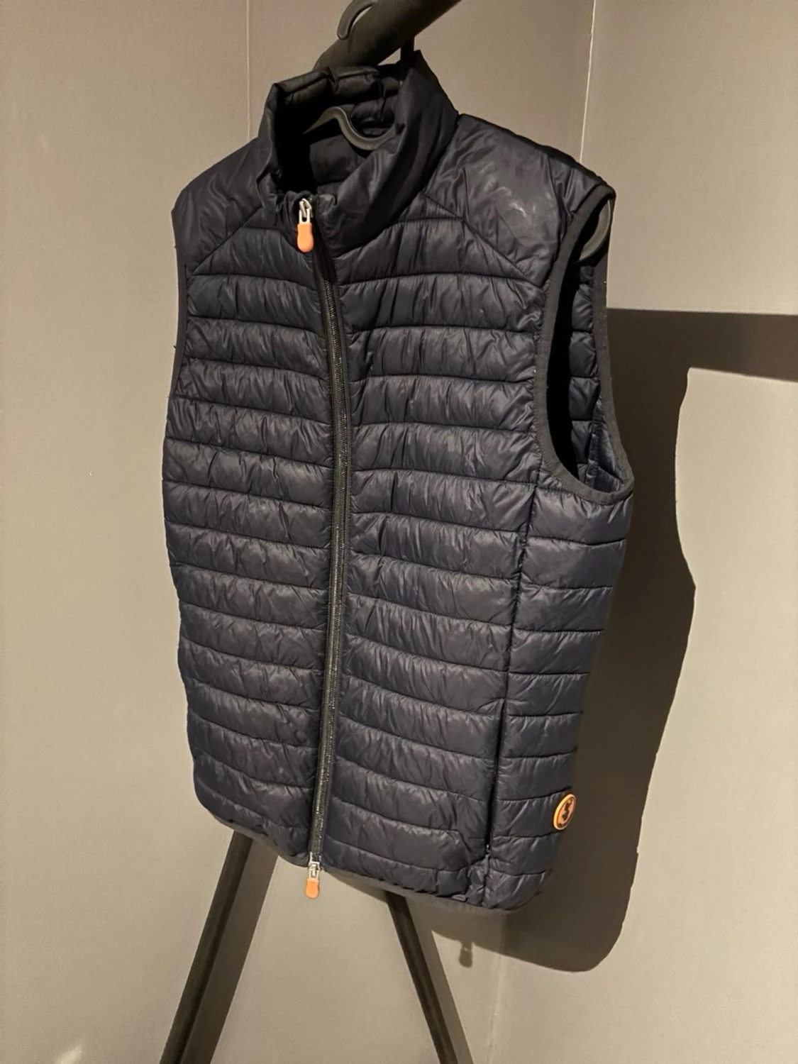 Mörkblå dunväst från Save The Duck