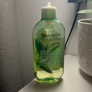 Hudvård - Hudvård från garnier. Gel wash med green tea. Använd lite. OBS pump saknas 