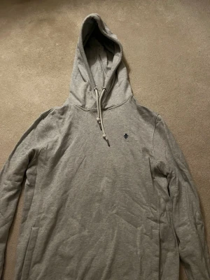 Morris hoodie  - Snygg Morris hoodie i storlek L, sitter som M. Inga defekter utan den är i bra skick. Pris är diskuterbart  
