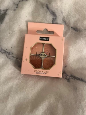 Sence ögonskuggs palett  - Säljer då den inte kommer till användning. Den är ej använd. Helt ny.