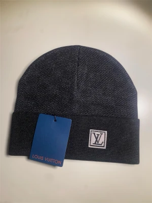 L och V mössa - Oanvänd födelsedagspresent. Pris kan diskuteras!