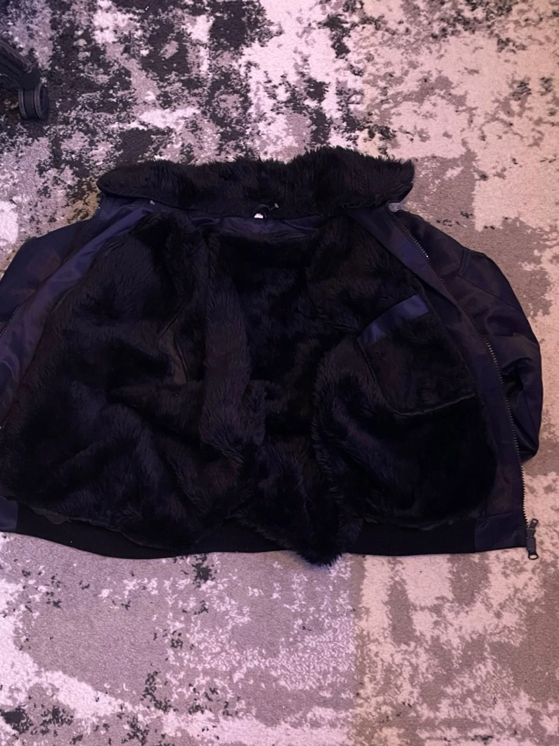 Mörkblå bomberjacka med fuskpäls - 5