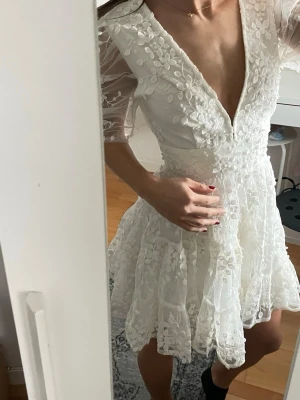 Studentklänning  - Säljer nu min fina studentklänning från showpo, som endast är använd en gång! Nypris ca 1300kr inklusive frakt