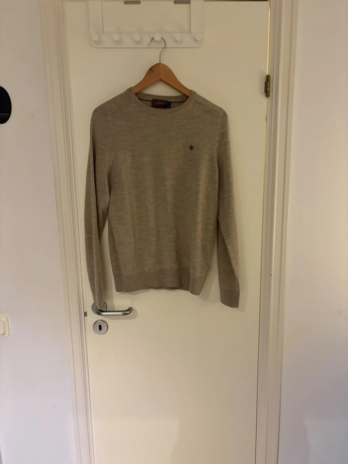 Beige stickad tröja från Morris 