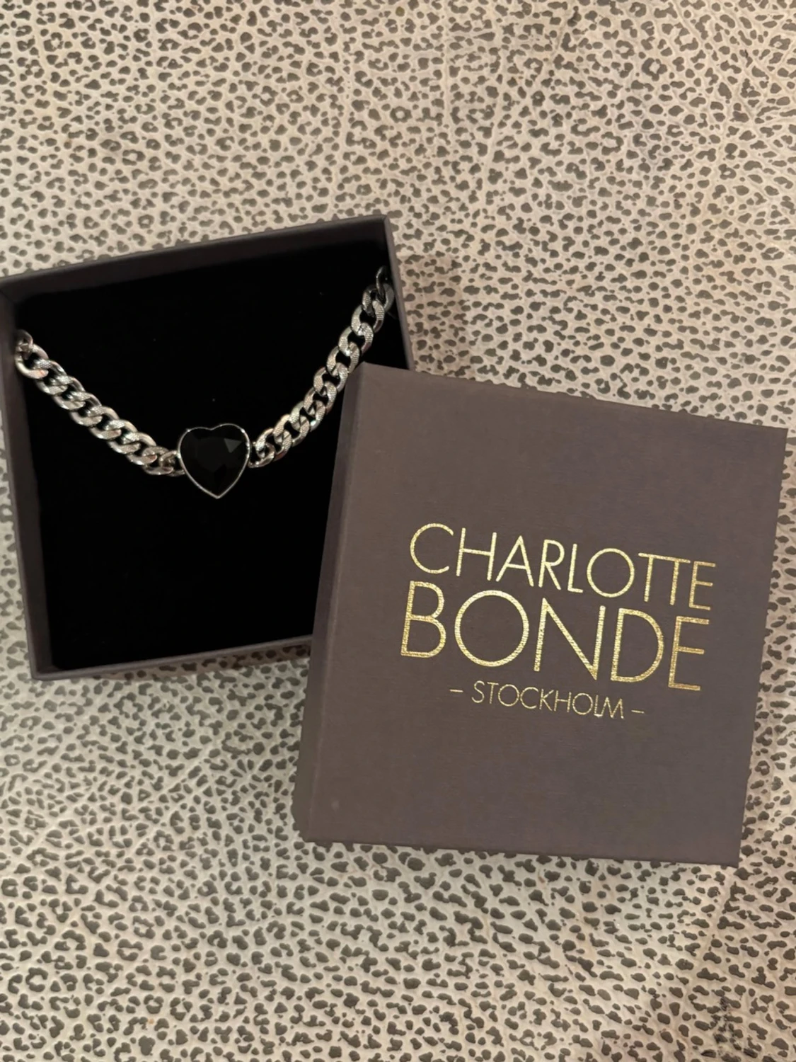 Silverarmband med svart hjärta Charlotte Bonde