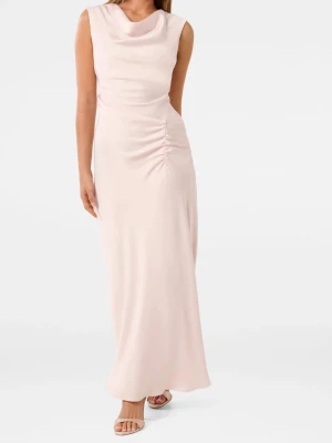 Ljusrosa långklänning Forever New - Säljer en elegant ljusrosa långklänning från Forever New som är köpt från Dubai i storlek 40 men passar även 38 om man inte vill ha den för jätte tajt. Klänningen har en mjuk draperad halsringning, är ärmlös och har snygga rynkade detaljer i midjan. 