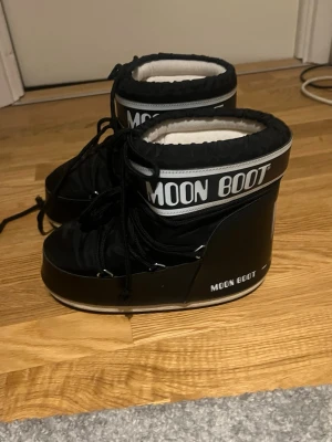 Moonbots i nyskick - Jätte fina moonbots i nyskick storlek 39-41 men säljer för att de är för stora!💕