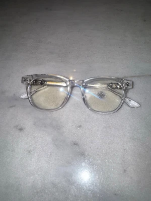 Chrome hearts vita genomskinliga glasögon - Snygga vita chrome hearts genomskinliga glasögon