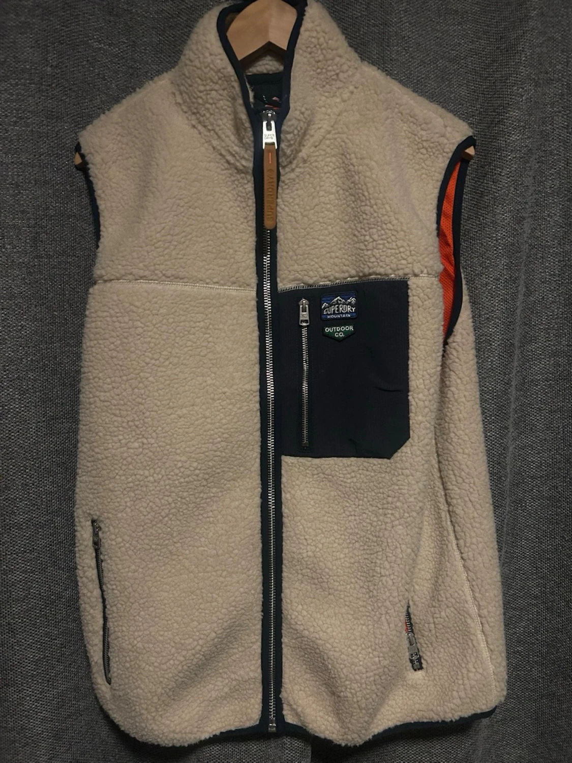 Beige fleeceväst från Superdry