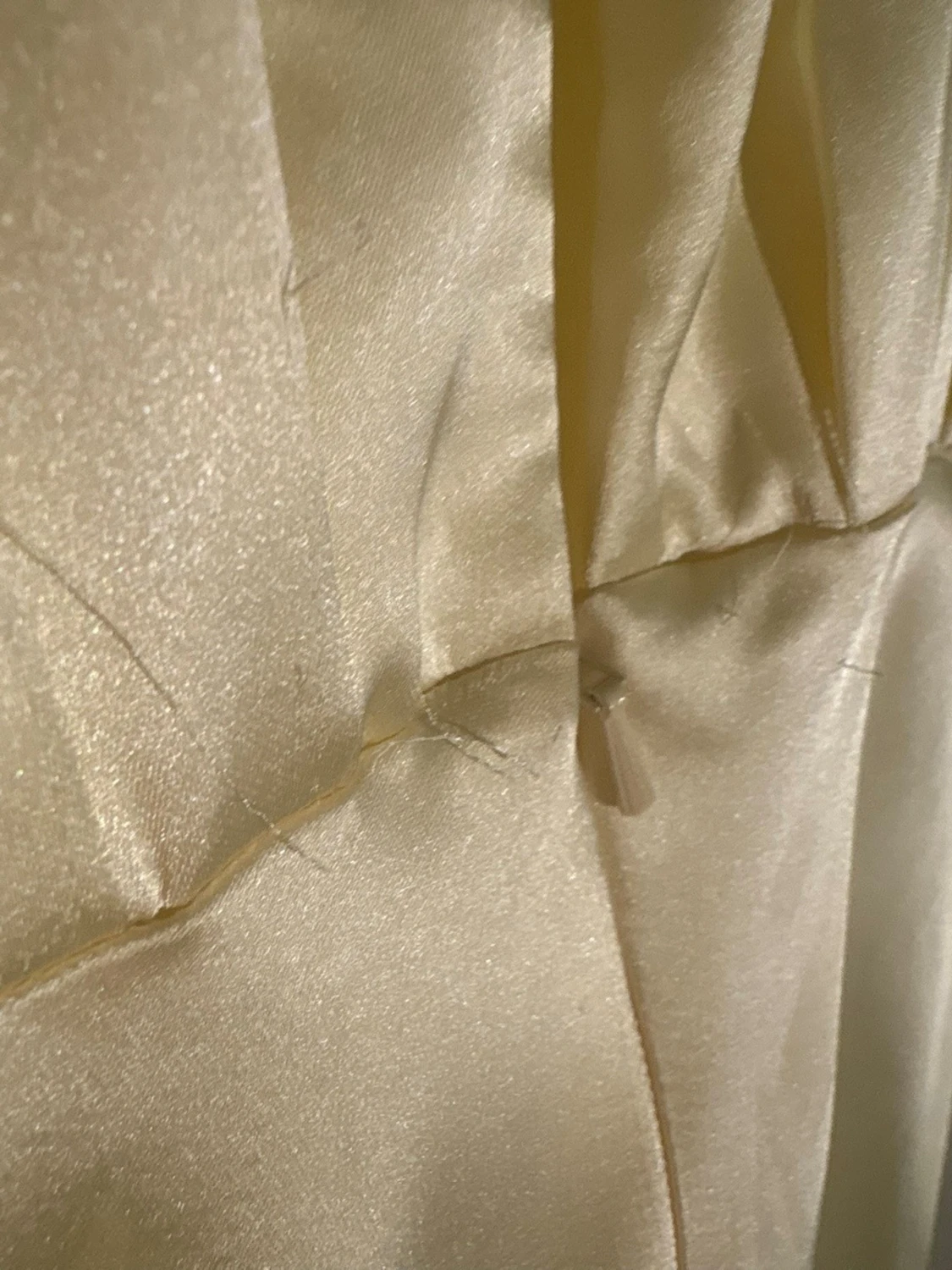 Lång champagnefärgad satinklänning - 2