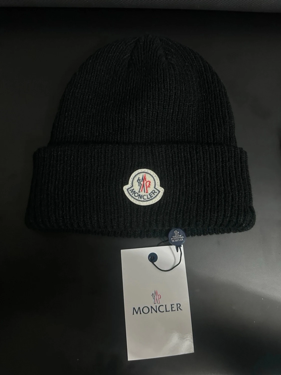 Moncler mössa