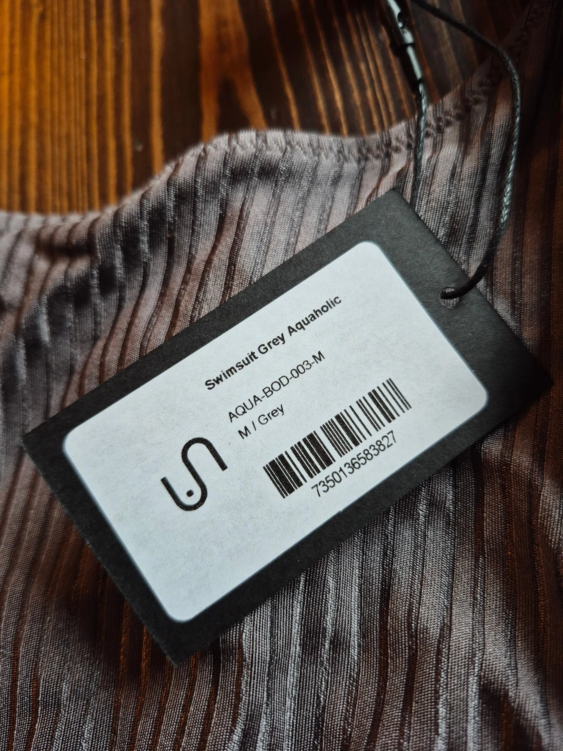 Grå ribbad baddräkt från Understatement - 2