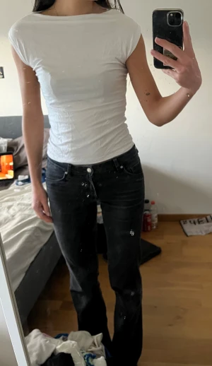 Vit topp - Säljer en vit topp med soft touch material, den är även stretchig❤️