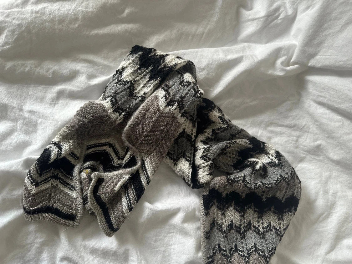 Grå/svart halsduk från Missoni - 5