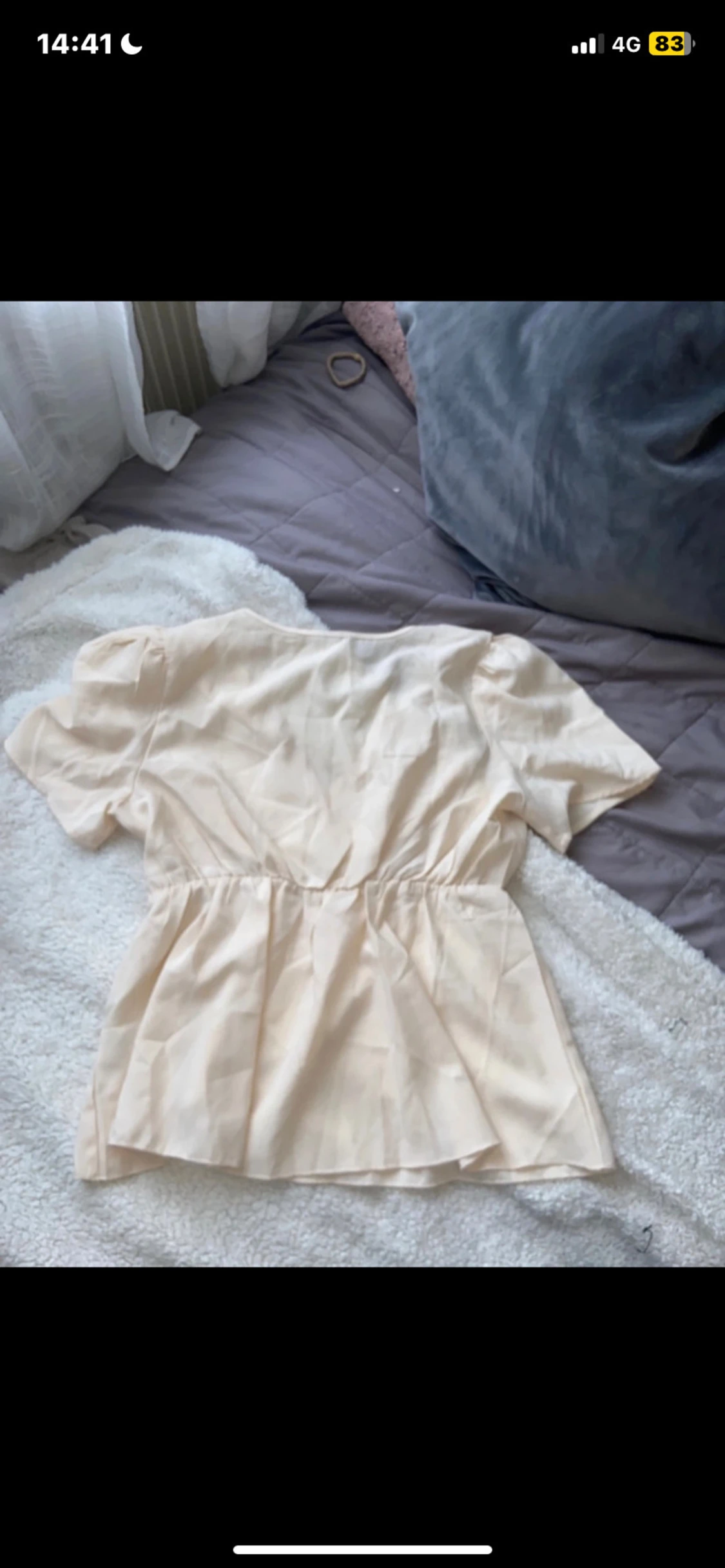 Beige omlottblus med v-ringning - 2