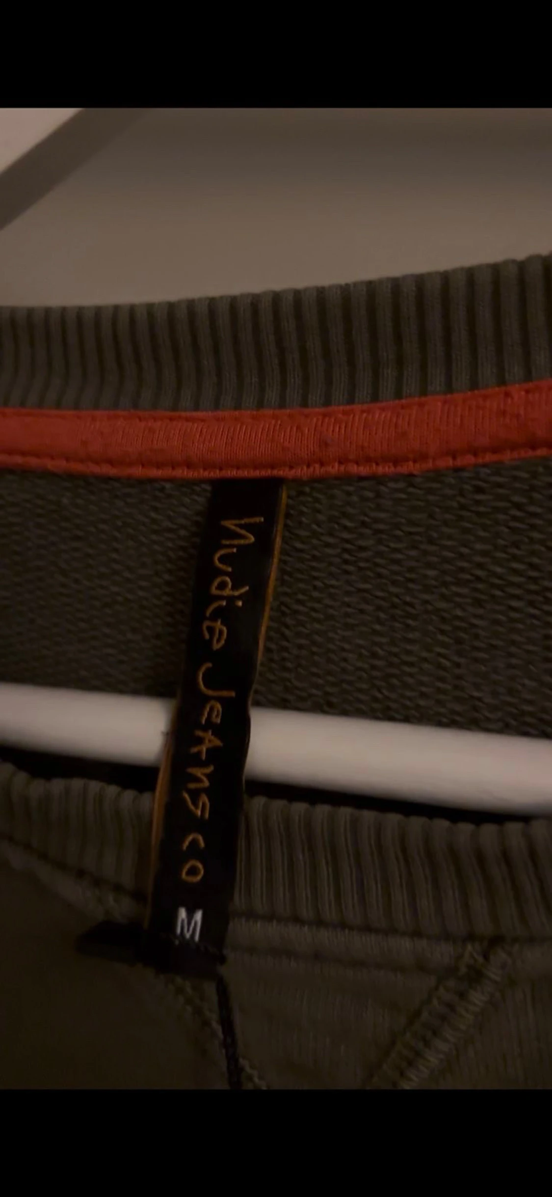 Mörkgrön tröja från nudie jeans - 1