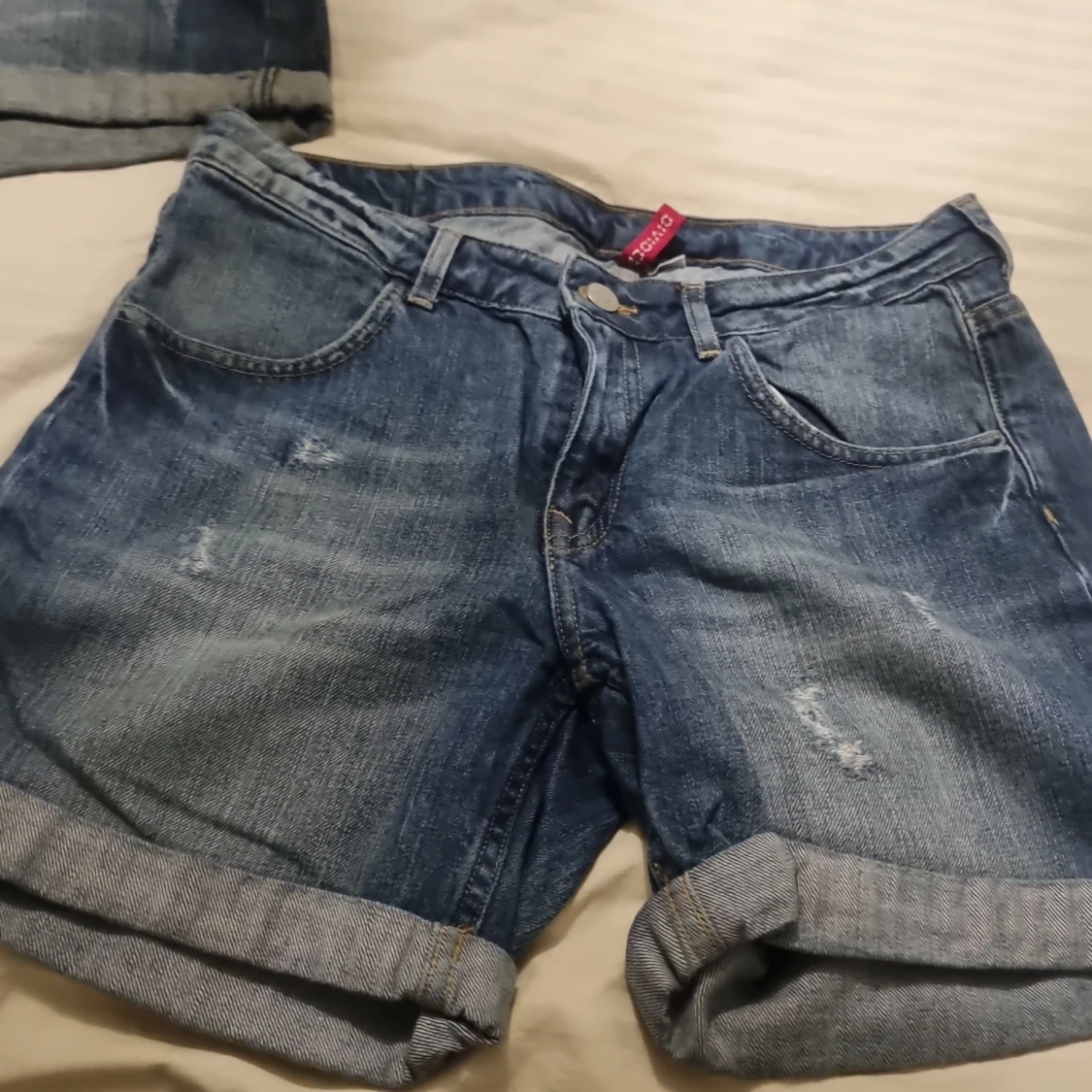 Blå jeansshorts från H&M DIVIDED