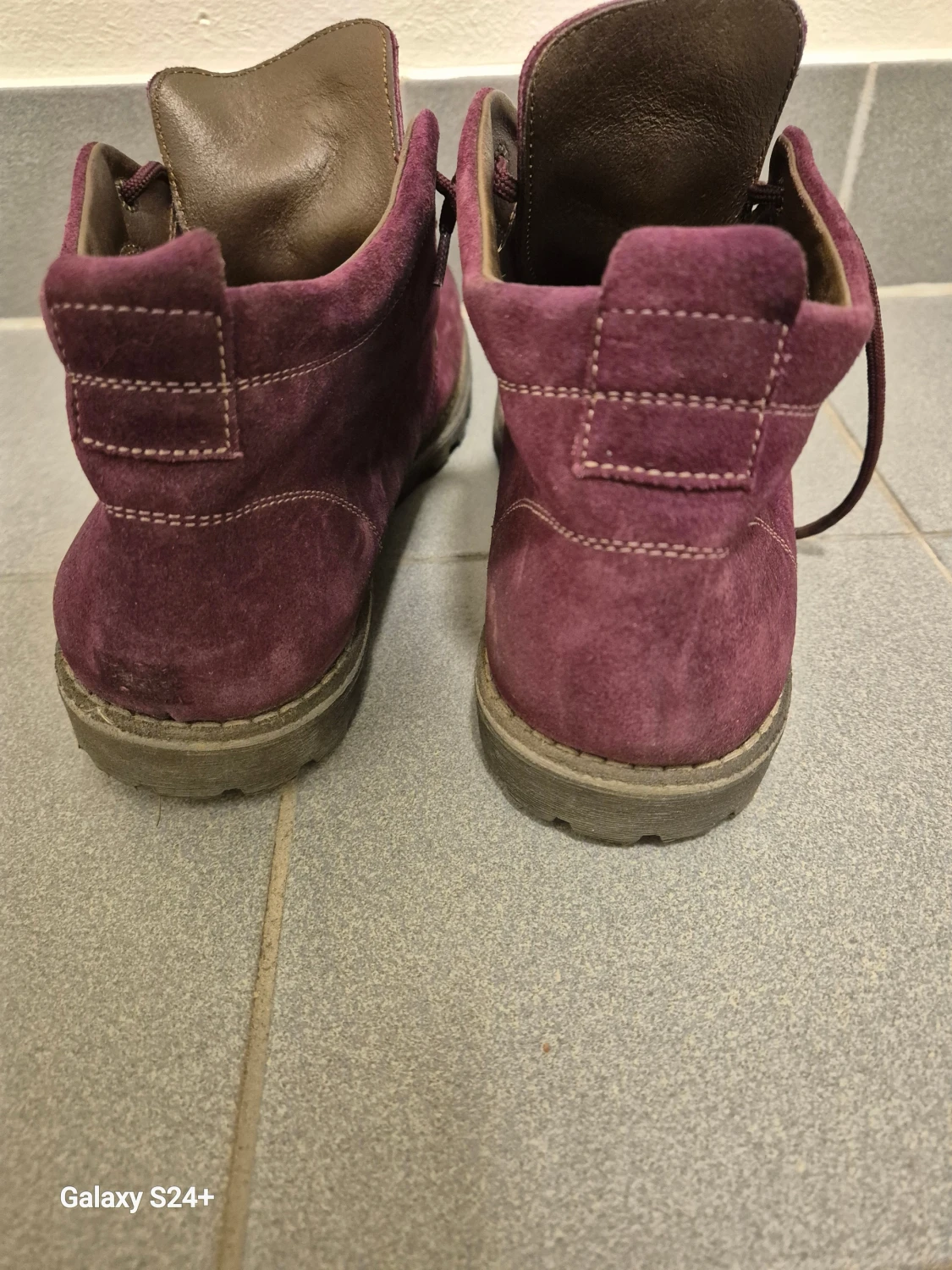 Vinröda mockakängor från Kavle - 2