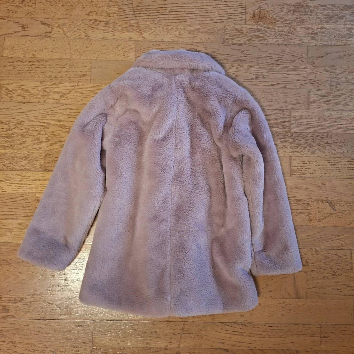 Ljuslila pälsjacka från Mywear Young - 1