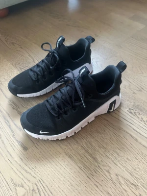 Nike Free Metcon 6 - Träningsskor från Nike. Använda max 5 gånger. Köpta för 1649 kr. 