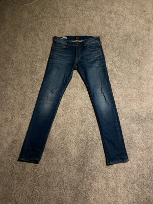 Jack & Jones Slim Glenn jeans blå - Blå Slim Glenn jeans från Jack & Jones i utmärkt skick! Storlek 29/32. Nypris runt 800 kr