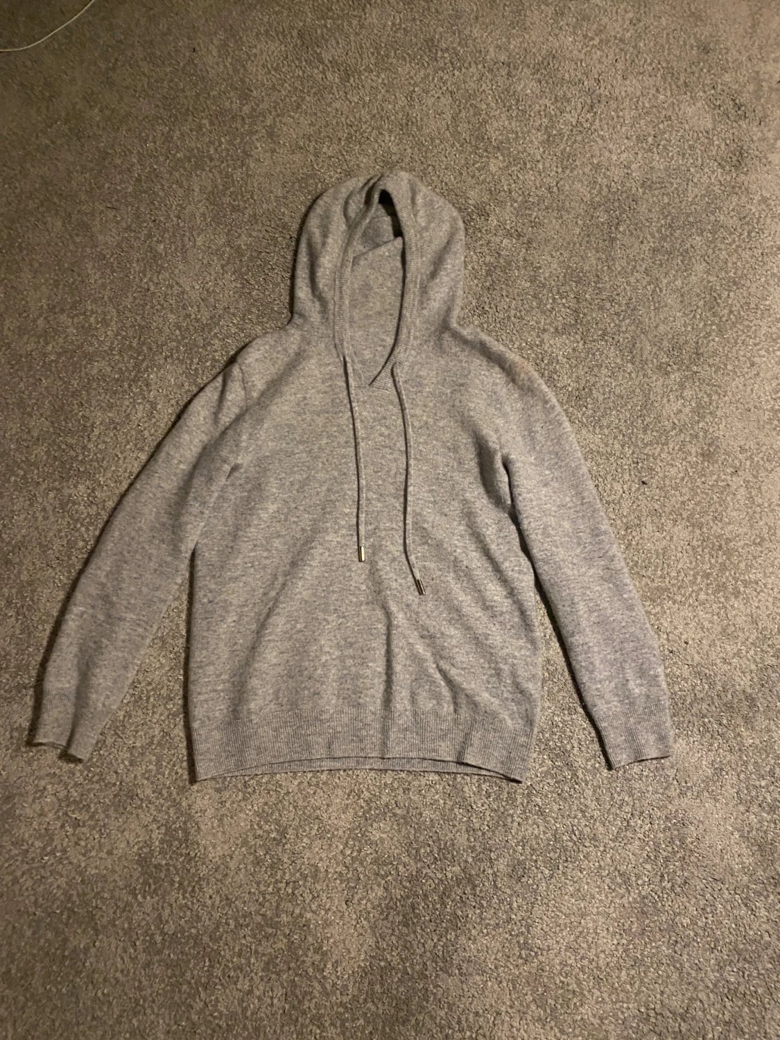 Grå Kashmir Hoodie från BellaSverige