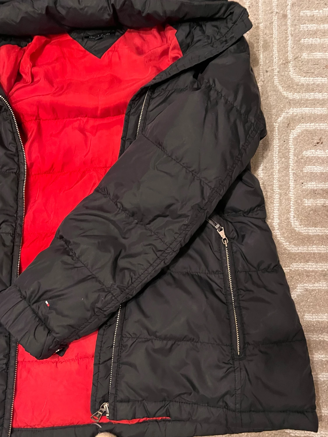 Svart pufferjacka från Tommy Hilfiger - 3