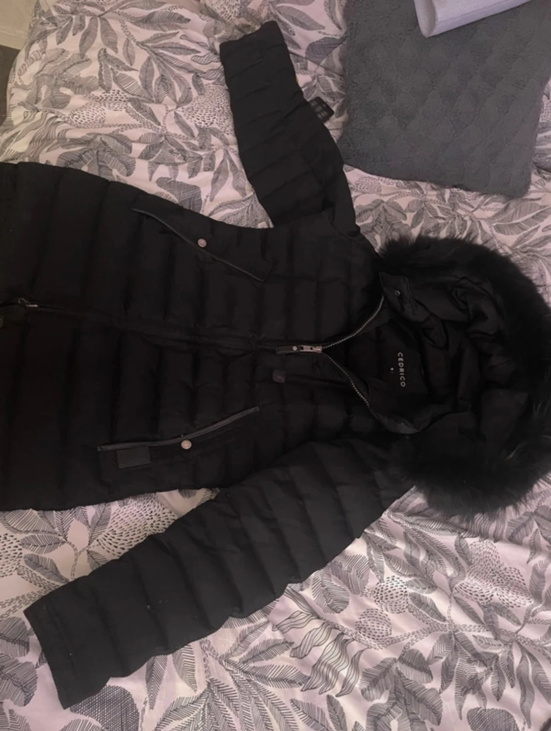 Svart dunjacka från Cedrico med huva - 3