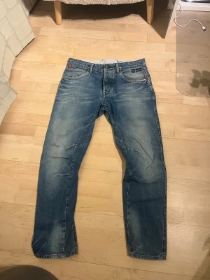 Archive Jeans -  skick: 9/10 Mått enligt bilder, riktig fet sliten looks