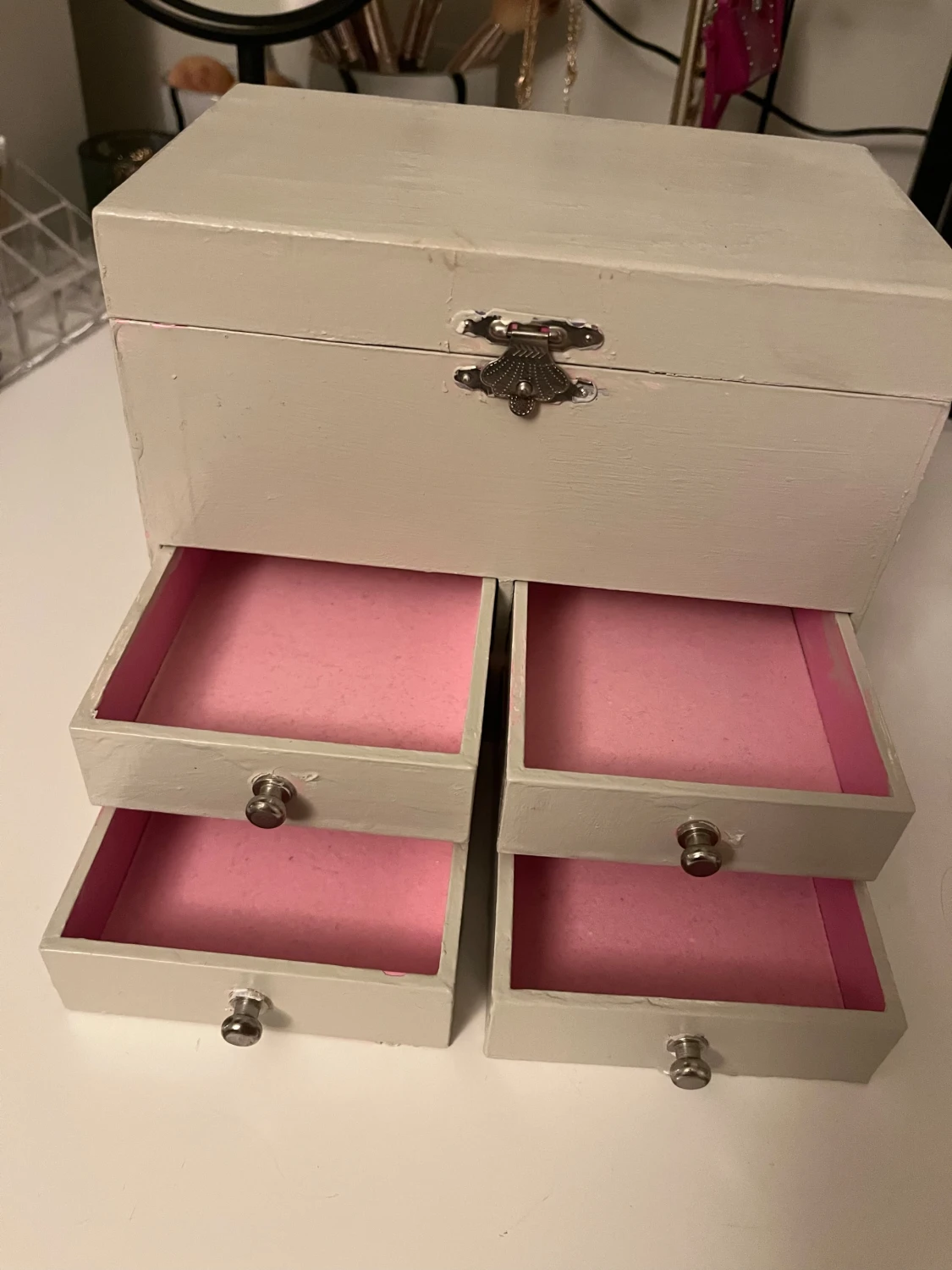 Vit och rosa smyckeskrin med lådor - 1