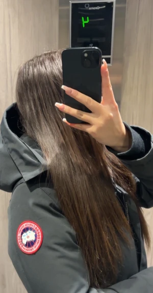 Svart Canada Goose - Modell Victoria Parka passar perfekt nu till kalla dagar pris 1800kr päls följer med. 