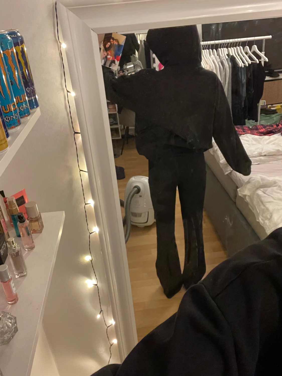 Svarta bootcut byxor i mjukt tyg - 4