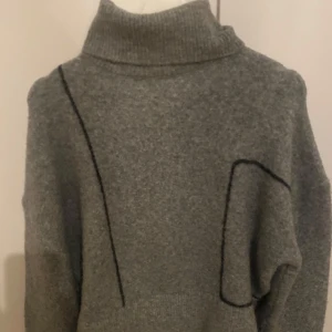 Zara tröja💓 - Såå fin och populär tröja från zara med polo krage💓 såå skönt och bra material, skriv om du har frågor!