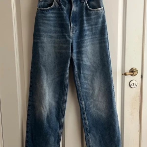 Zara jeans - Raka/vida jeans från zara i storlek 34