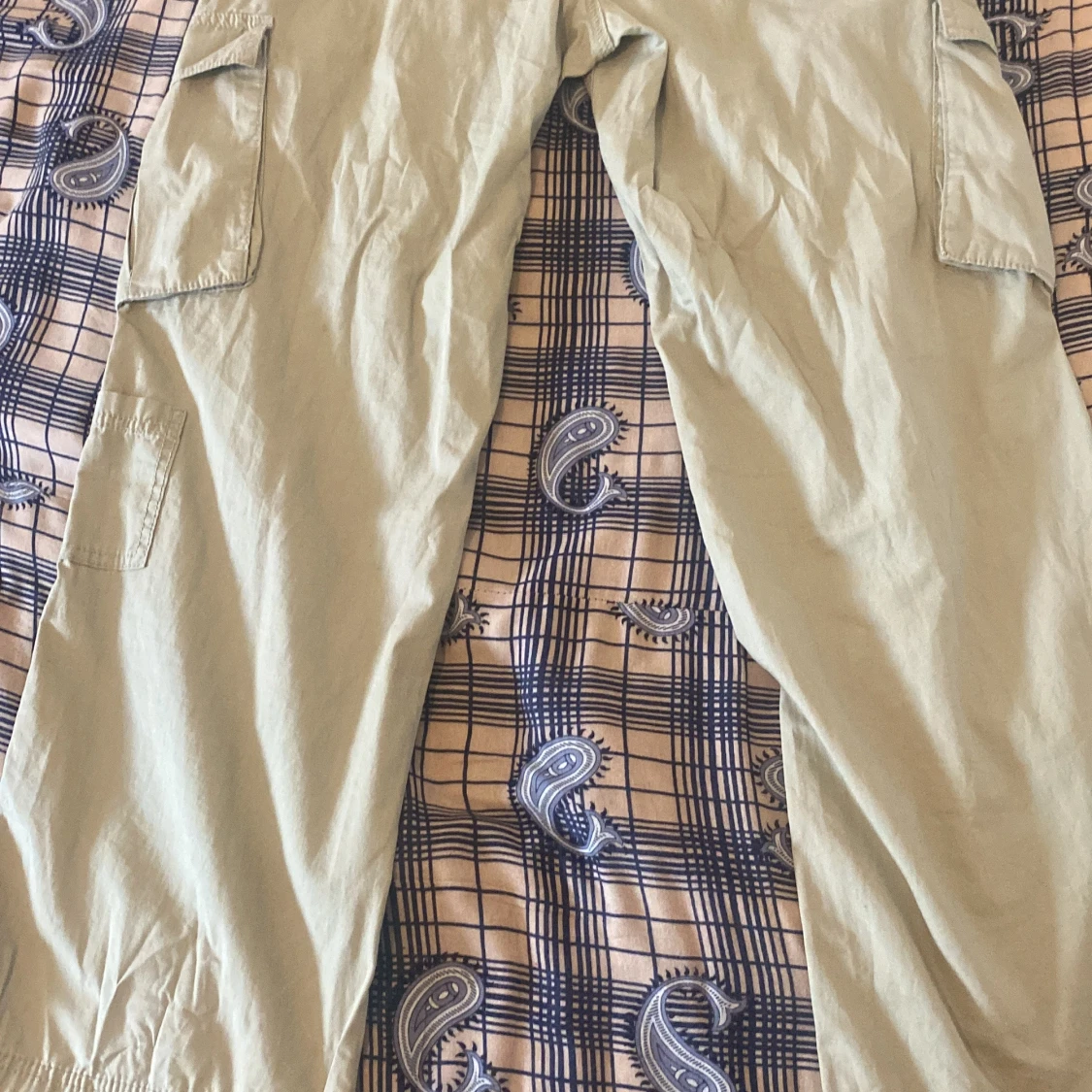 Beiga cargobyxor från H&M, strl 42 - 2