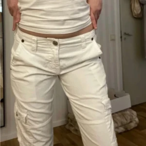 True religion Chargo pants - Super fina chargo pants från true religon märket! Väldig unika och modellen i bilden är 165cm💕skriv för mer info
